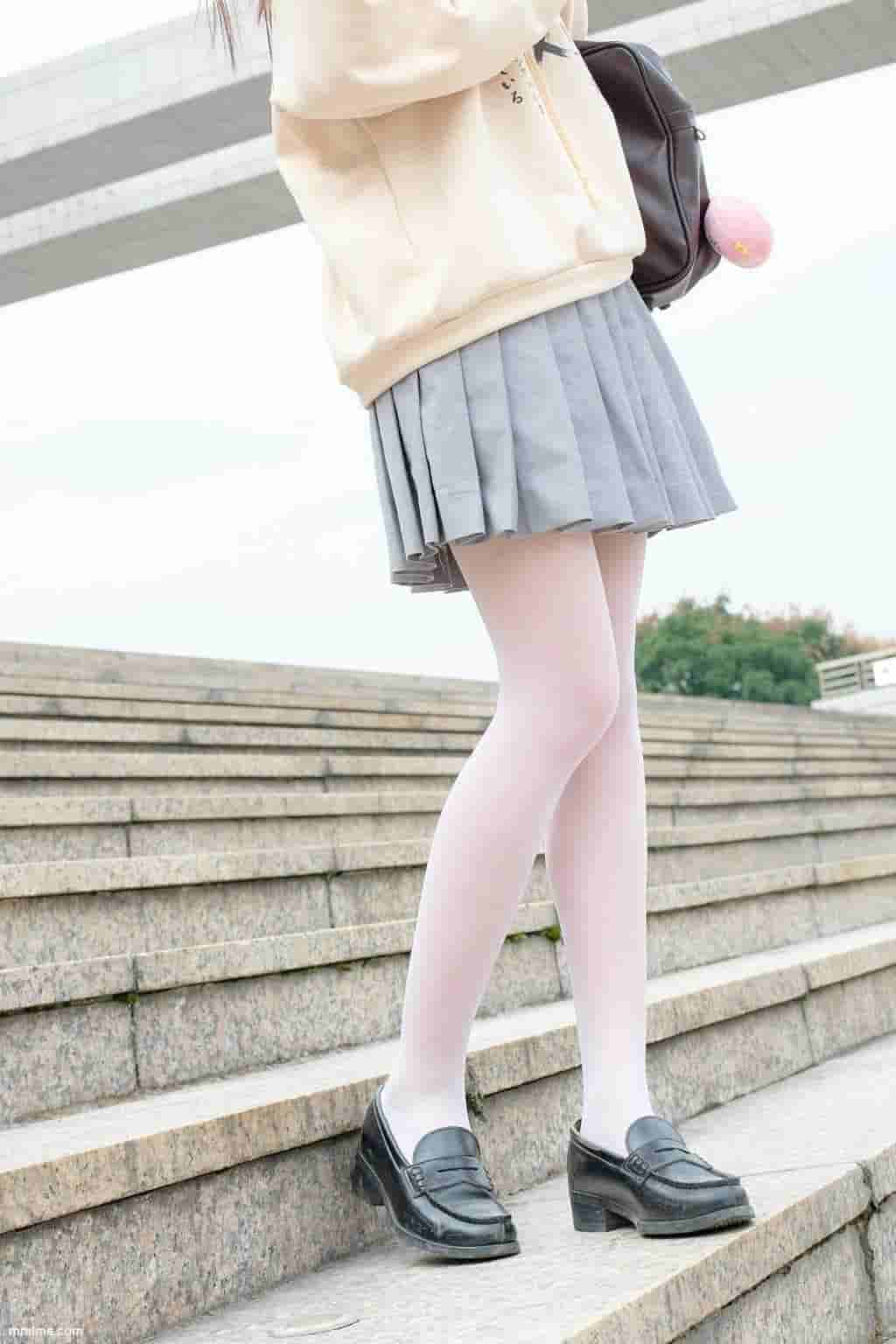 《户外白丝短裙》 [森萝财团] R15-040 写真集[131P]