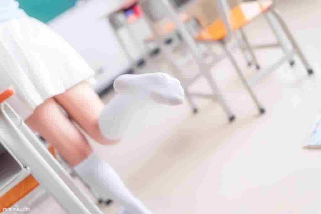 《小黄鸭与白丝》 [喵糖映画] VOL.009 写真集[43P]