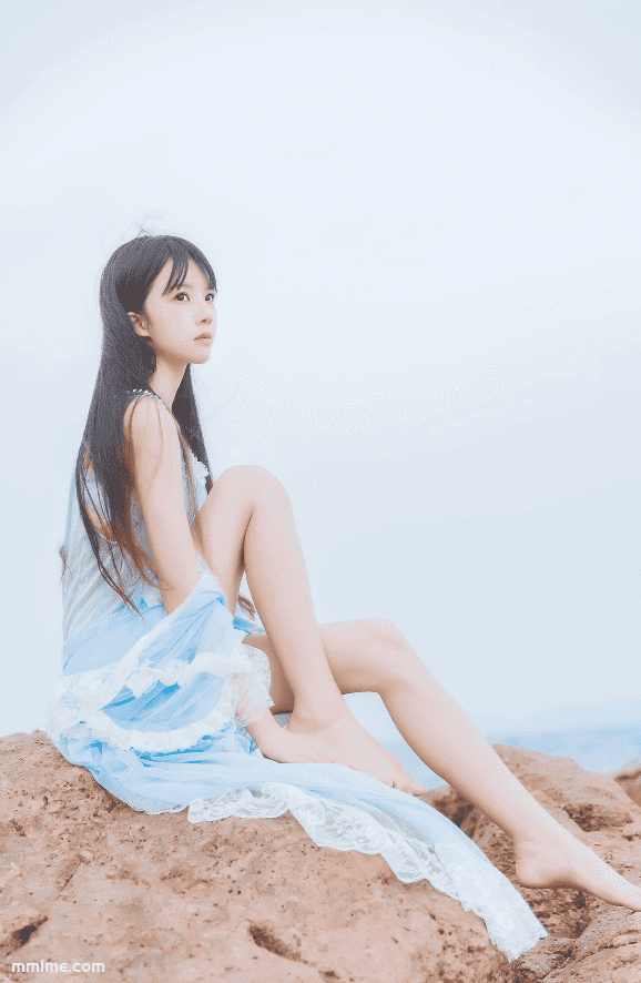 桜桃喵 043 冬眠 长裙 [14P-233MB]